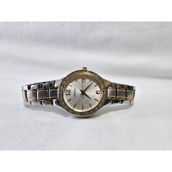Ladies Seiko 6N22-00D0 Two Tone Accented Calendar Quartz Watch New Battery - Picture 4 of 8